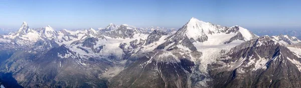 Panoramatický Pohled Hory Nad Zermatt Alpách Švýcarsku Matterhornem Weisshorn Popředí — Stock fotografie