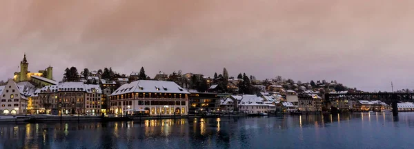 Panoráma města Schaffhausen za soumraku v zimě — Stock fotografie