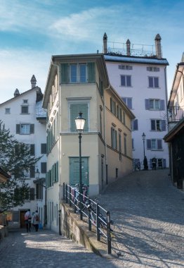 Zürih, Zh / İsviçre - 4 Ocak 2019: cityscape görünümü binalar ve downtoen Zürih, eski şehrin kalbinde