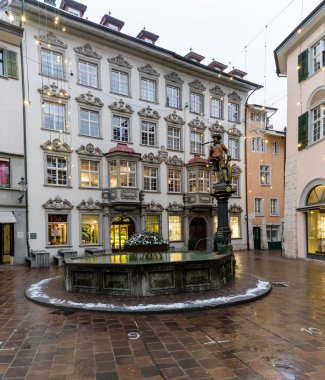 Schaffhausen, Sh / İsviçre - 5 Ocak 2019: tarihi eski şehir şehir merkezi, Schaffhausen simgesel yapı binalar ve mimarisi ile