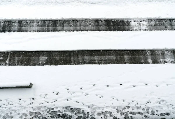 Εκκαθαρίζονται Διαδρομή Μέσα Από Βαθύ Χιόνι Στην Άσφαλτο Μετά Από — Φωτογραφία Αρχείου