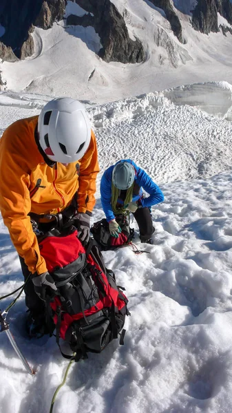 Mountain Climbers Take Break High Glacier French Alps Way Barre — Stock Photo, Image