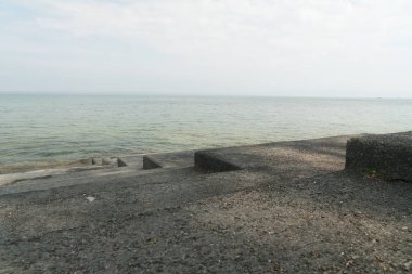 Göl kıyı doğa soyut görünüm ile beton merdiven Leading int