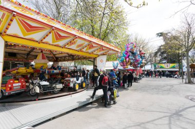 Zürih, zh/Isviçre-8 Nisan 2019: insanlar toplanıyor