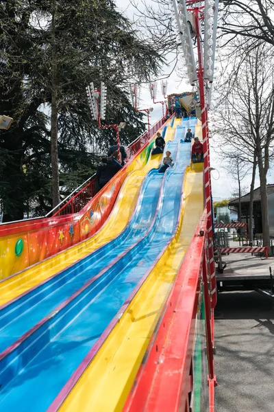 Zürich, zh / schweiz - 8. April 2019: Menschen versammeln sich am — Stockfoto