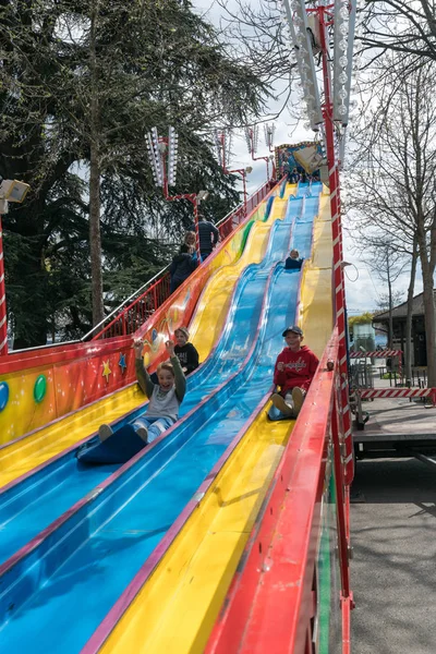 Zürich, zh / schweiz - 8. April 2019: Menschen versammeln sich am — Stockfoto