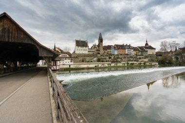 eski tarihi şehir Bremgarten ve nehir Reuss manzarası