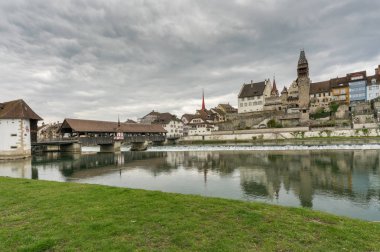 eski tarihi şehir Bremgarten ve nehir Reuss manzarası