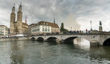 Zürih, zh/Isviçre-8 Nisan 2019: Zürih Cityscape ile 