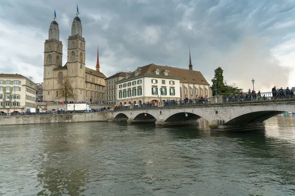 Zürih, zh/Isviçre-8 Nisan 2019: Zürih Cityscape ile 