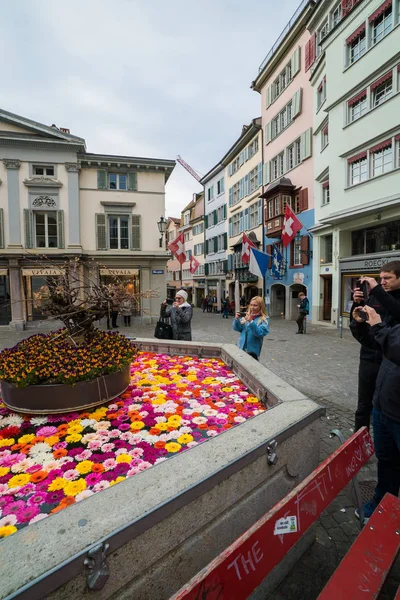 Zurich, ZH / Switzerland - April 8, 2019: people photographing f — Stock Photo, Image