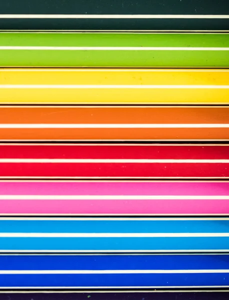 Zbliżenie różnych kolorowych ołówków — Zdjęcie stockowe