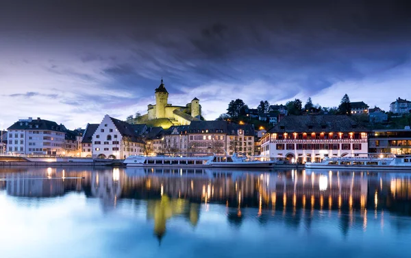 Stadsgezicht van Schaffhausen met de rivier de Rijn en Munot bij Suns — Stockfoto