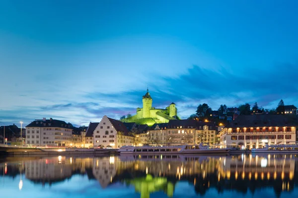 Paisaje urbano de Schaffhausen con el río Rin y Munot en los soles — Foto de Stock