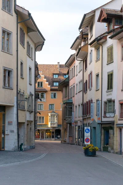 Schaffhausen, sh/Switzerland-22 april, 2019: de voetgangers — Stockfoto