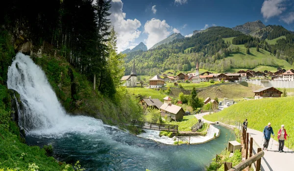 Jaun, FR / Switzerland - 30 May 2019: tourist visiting the idyll — Stock Photo, Image