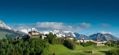 Gruyeres, Vd / İsviçre - 31 Mayıs 2019: panorama görünümü hist