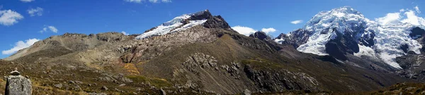 Panorama paisagem montanhosa no Peru — Fotografia de Stock