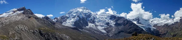 Panorama paisaje de montaña en Perú — Foto de Stock