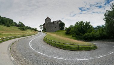 eski parke taşı r ile Vaduz kalemanzara görünümü