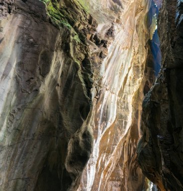 soyut kaya oluşumları ve renkleri bir kayrak yuvası kanyon içinde th