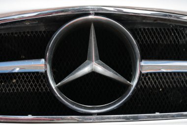 eski bir zamanlayıcı spor c ekstra büyük Mercedes Benz radyatör logosu