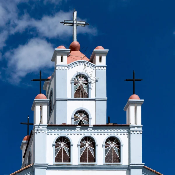 Vue détaillée sur l'avant et le clocher de l'Iglesia del Senor de — Photo