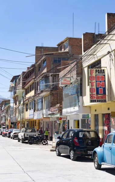Vista de una calle vacía en el centro de la ciudad de Huaraz en el An — Foto de Stock