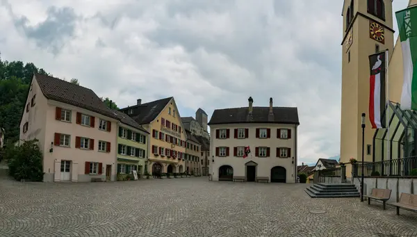 Die historische Altstadt von Sargans mit ihren Zunfthäusern und dem — Stockfoto