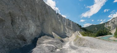 Alpler 'de Ruinaulta Gorge rock oluşumları ve tablolar