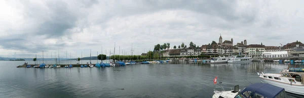 Port i miasto Rapperswil z historycznym zamkiem i śl — Zdjęcie stockowe