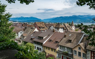 Rapperswil tarihi eski şehir yukarıdan bir görünüm çerçeveli 
