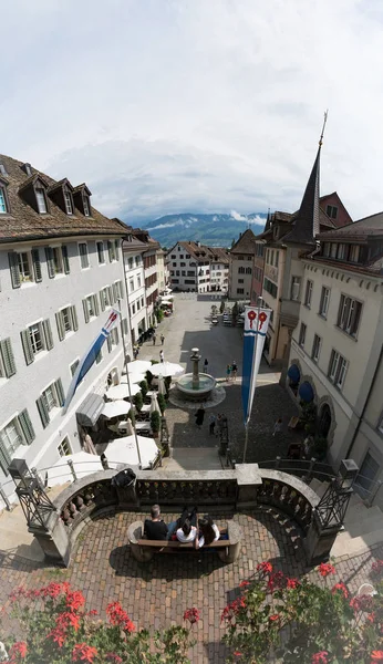 The Hauptplatz Square in the historic old town of Rapperswil wit — Stock Photo, Image