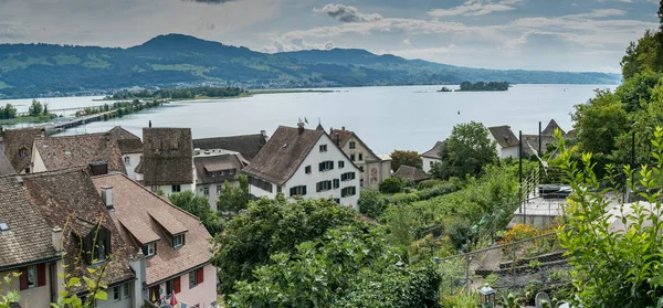 Blick auf die historische Altstadt von Rapperswil mit See — Stockfoto