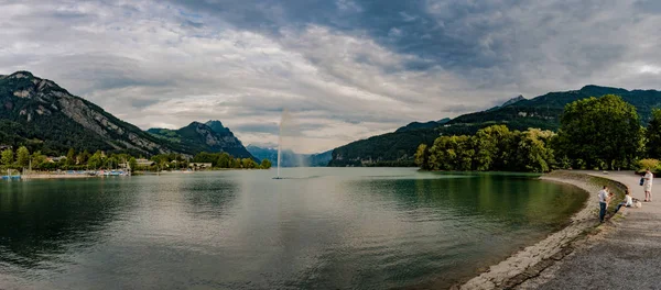 Panoramautsikt Walensee Lake och Weesen Harbor på sommaren med vis — Stockfoto