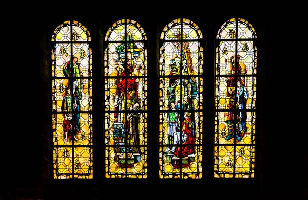 Saint Malo, Bretaña / Francia - 19 de agosto de 2019: vista detallada de las vidrieras de la catedral de Saint Malo en Bretaña, Francia — Foto de Stock