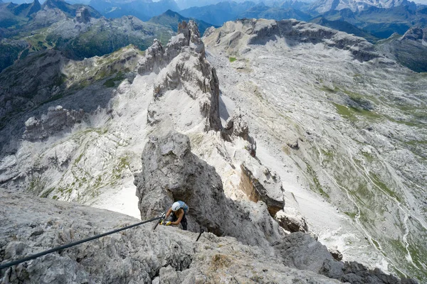 Attractive female climber on a steep Via Ferrata in the Italian — Stock Photo, Image