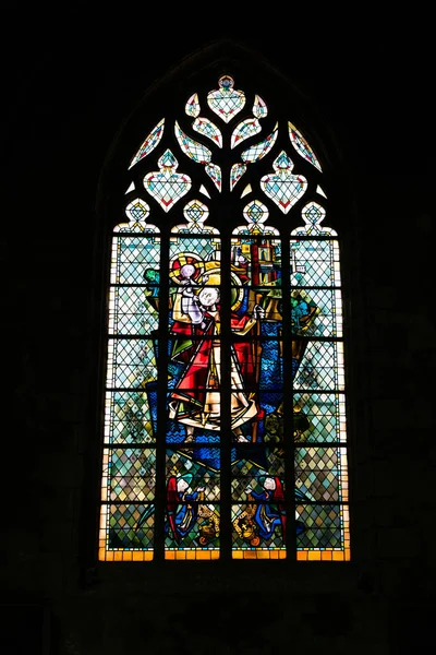 Szczegółowy widok witraży w kościele św — Zdjęcie stockowe