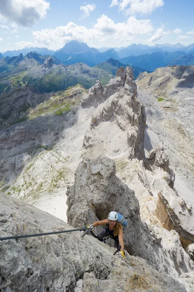 Attractive female climber on a steep Via Ferrata in the Italian — Stock Photo, Image