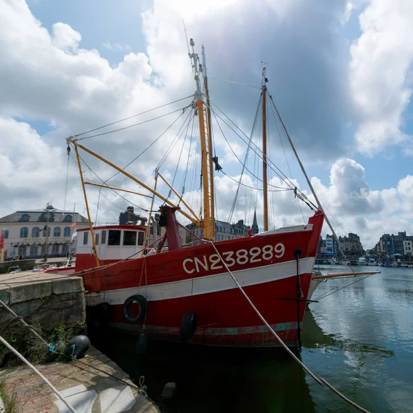 Le vieux port et le quartier reataurant de la ville historique de Hon — Photo