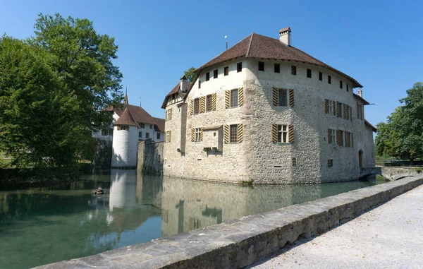 Castillo medieval del siglo XII de Hallwyl en Suiza — Foto de Stock