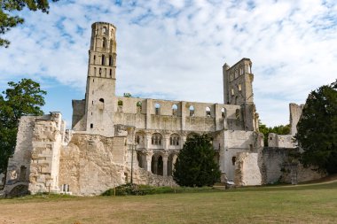 Jumieges eski manastır ve Benedictine manastırının kalıntıları