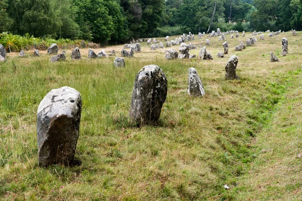 Las alineaciones prehistóricas de piedra de pie de Carnac en Bretaña — Foto de Stock