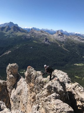 Dolom çekici erkek dağcı ve dağ rehberi