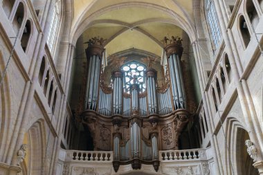 organ ile Dijon katedraliniç görünümü
