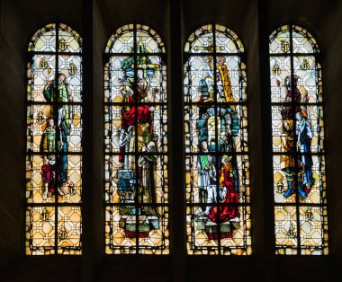 lekeli glas gösteren Saint-Malo katedraliç görünümü