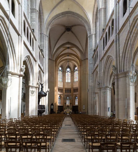 Interieur uitzicht op de kathedraal van Dijon — Stockfoto