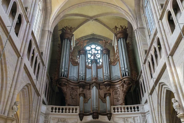Vista interior da catedral de Dijon com o órgão — Fotografia de Stock