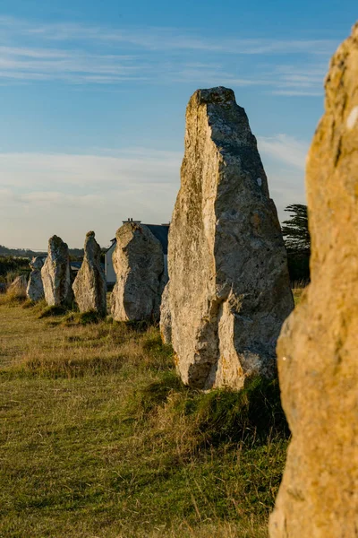Les alignements de pierre debout de Lagatjar en Bretagne en mo doux — Photo