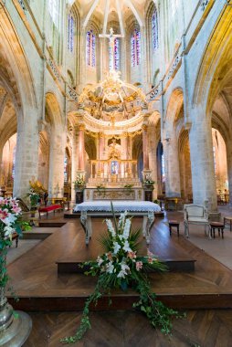 Brittany, Dinan 'daki Aziz Sauveur Kilisesi' nde sunak manzarası.